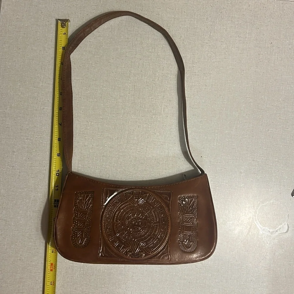 VEUC LEATHER SHOULDER BAG SM. TO MED. MADE IN MEXICO AS FEATURED ON THE FRONT. - Picture 5 of 12